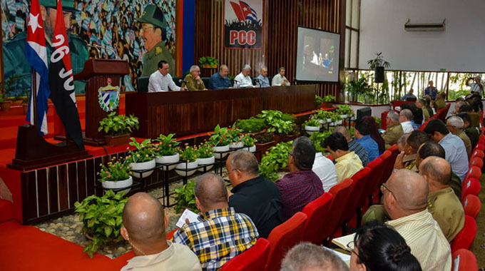 Presidente cubano evalúa en el oriente del país plan de medidas y prevención del coronavirus Presidente cubano evalúa en el oriente del país plan de medidas y prevención del coronavirus