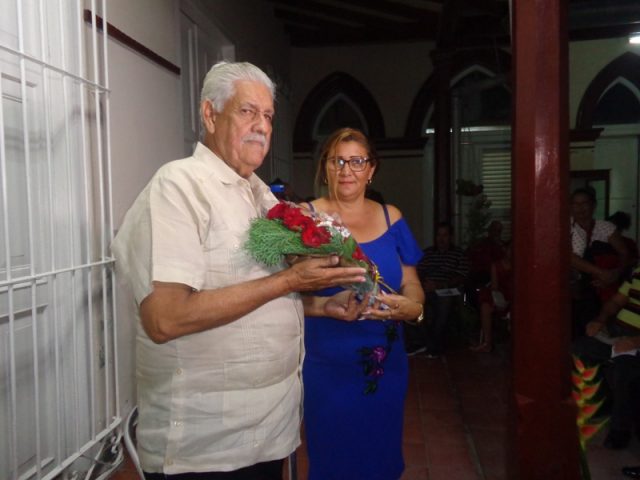 Homenaje a “hombre noticia” abre jornada de la prensa en Manzanillo Homenaje a “hombre noticia” abre jornada de la prensa en Manzanillo