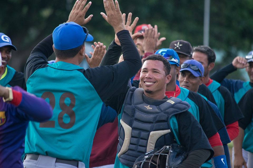 Azucareros toman ventaja en final beisbolera granmense Azucareros toman ventaja en final beisbolera granmense