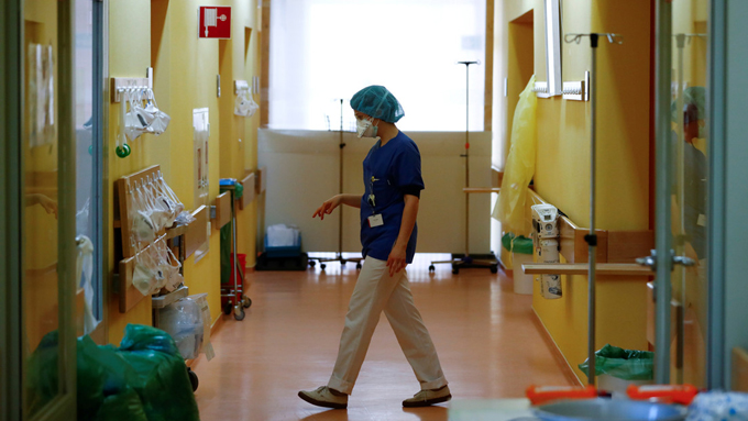 Médicos chinos insisten en que el coronavirus puede transmitirse por el aire en sitios cerrados y también viaja en los zapatos (+videos) Médicos chinos insisten en que el coronavirus puede transmitirse por el aire en sitios cerrados y también viaja en los zapatos (+videos)