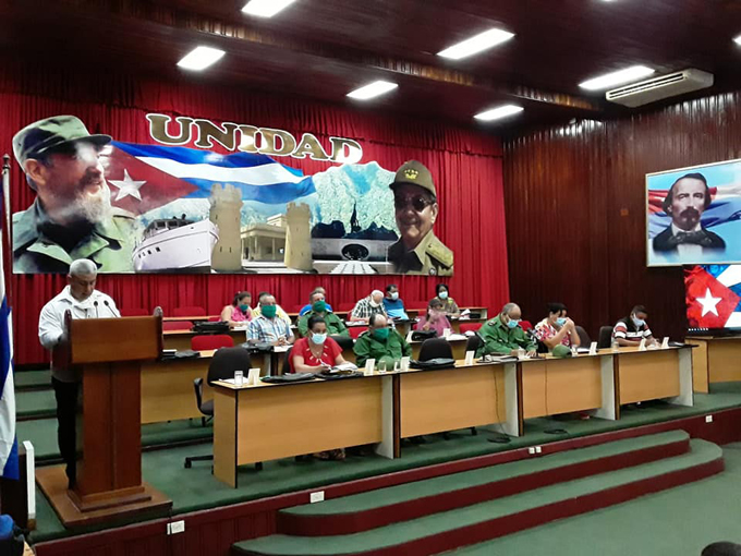 Sesiona Pleno del Comité Provincial del Partido en Bayamo (+fotos) Sesiona Pleno del Comité Provincial del Partido en Bayamo (+fotos)