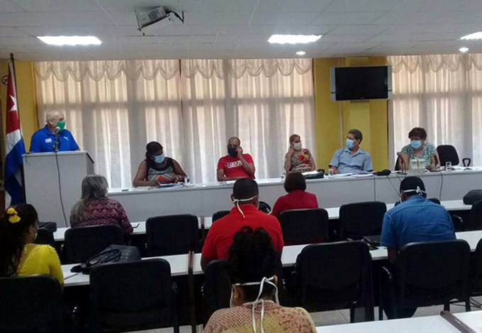 Felicita Olga Lidia Tapia Iglesias al personal de Educación y Salud por accionar ante la Covid-19 Felicita Olga Lidia Tapia Iglesias al personal de Educación y Salud por accionar ante la Covid-19