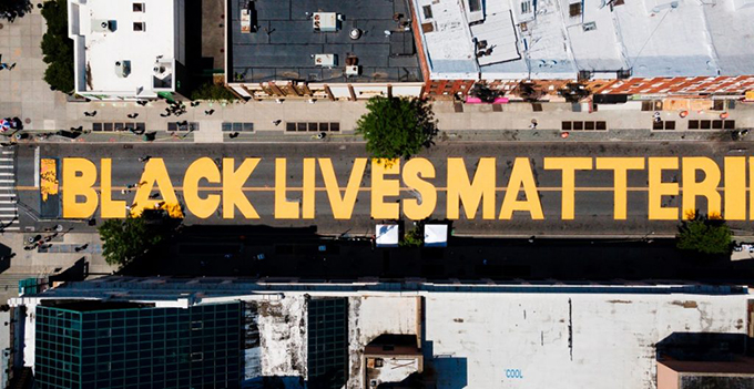Trump ataca a autoridades de Nueva York por mural contra el racismo Trump ataca a autoridades de Nueva York por mural contra el racismo