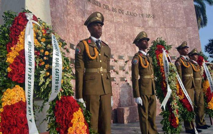 Depositan ofrendas florales de Raúl y Díaz-Canel ante el Panteón a los Mártires del 26 de Julio Depositan ofrendas florales de Raúl y Díaz-Canel ante el Panteón a los Mártires del 26 de Julio
