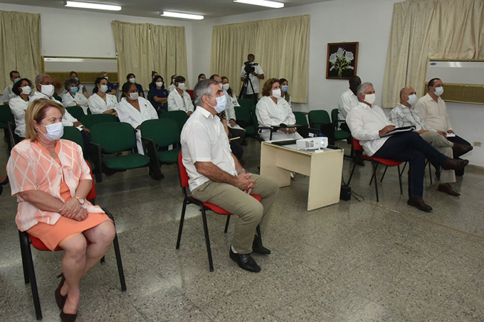 Intercambió Díaz-Canel con científicos que trabajan en los candidatos vacunales cubanos contra la COVID-19 Intercambió Díaz-Canel con científicos que trabajan en los candidatos vacunales cubanos contra la COVID-19