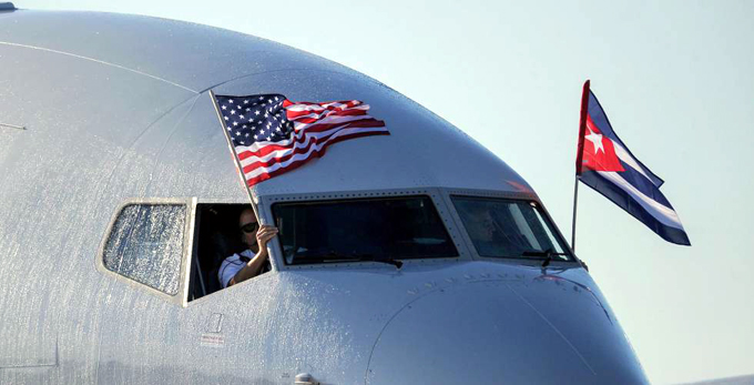 La suspensión de vuelos chárter desde Estados Unidos afecta el contacto entre familiares cubanos La suspensión de vuelos chárter desde Estados Unidos afecta el contacto entre familiares cubanos