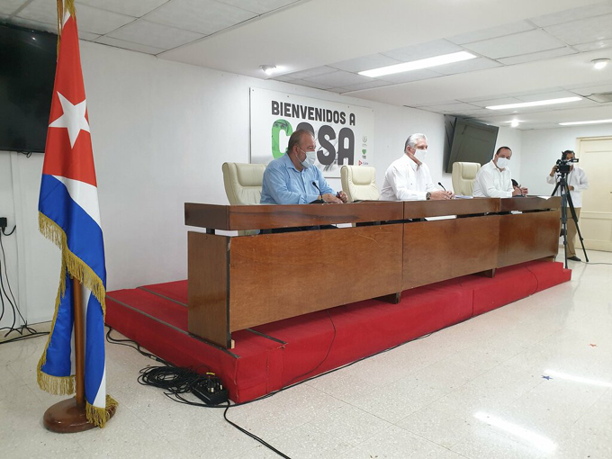Presidente y Primer Ministro cubano sostienen encuentro con miembros de la brigada Henry Reeve Presidente y Primer Ministro cubano sostienen encuentro con miembros de la brigada Henry Reeve