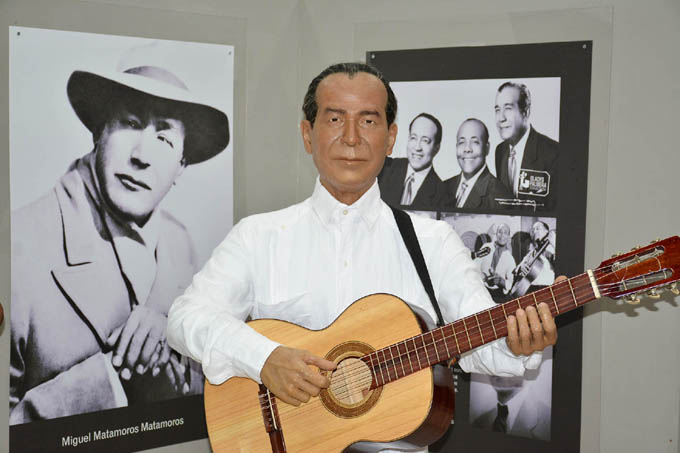 Develan figura de Miguel Matamoros en el Museo de cera de Bayamo (+fotos) Develan figura de Miguel Matamoros en el Museo de cera de Bayamo (+fotos)