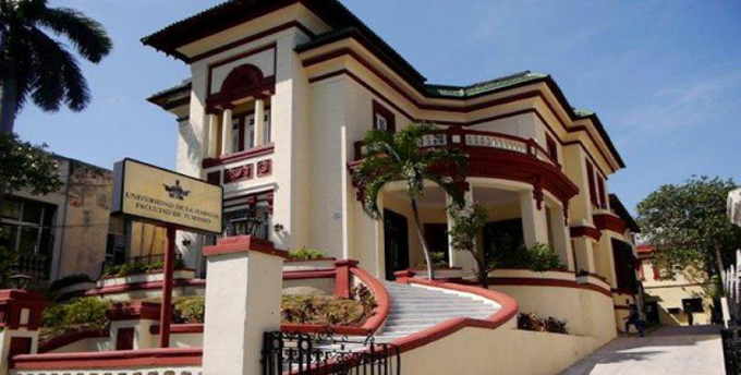 Realizan graduación de la Facultad de Turismo en Cuba Realizan graduación de la Facultad de Turismo en Cuba