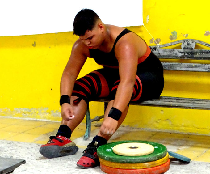 Alejandro alzó en Mundial de pesas Sub 17 Alejandro alzó en Mundial de pesas Sub 17