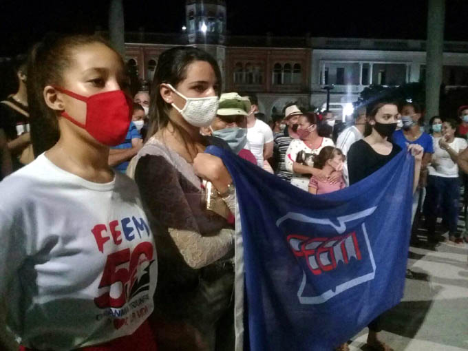 Íntimos y fuertes sentimientos patrióticos convocan al Campanazo (+ fotos) Íntimos y fuertes sentimientos patrióticos convocan al Campanazo (+ fotos)