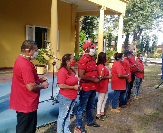 Reconocen a obreros y empresas del sector constructivo en Granma Reconocen a obreros y empresas del sector constructivo en Granma