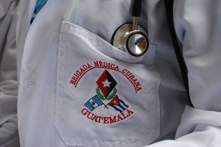 Piden a OPS permanencia de médicos de Cuba en Guatemala Piden a OPS permanencia de médicos de Cuba en Guatemala