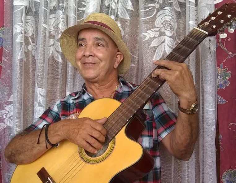 Cuando la guitarra suena, música trae Cuando la guitarra suena, música trae
