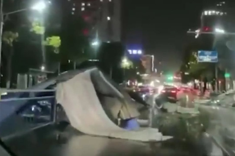 Vendaval deja 11 muertos y miles de damnificados en China Vendaval deja 11 muertos y miles de damnificados en China