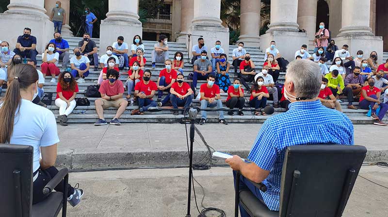 Intercambia presidente cubano con un centenar de jóvenes en la Universidad de La Habana Intercambia presidente cubano con un centenar de jóvenes en la Universidad de La Habana