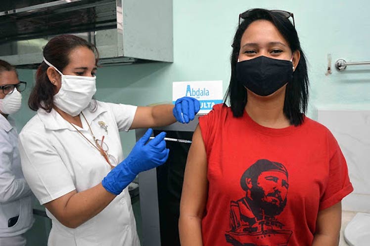 Cuba garantiza la inmunización de todo el pueblo Cuba garantiza la inmunización de todo el pueblo