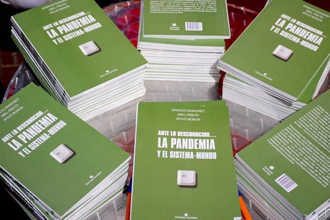 Presentan en Bayamo libro Ante lo desconocido…La Pandemia y el sistema–mundo (+fotos) Presentan en Bayamo libro Ante lo desconocido…La Pandemia y el sistema–mundo (+fotos)