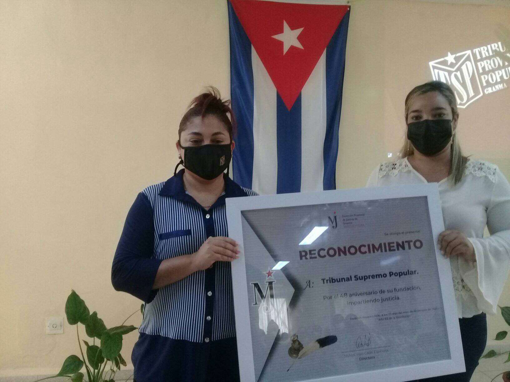 Celebran trabajadores del sistema de tribunales en Granma su aniversario 48 Celebran trabajadores del sistema de tribunales en Granma su aniversario 48