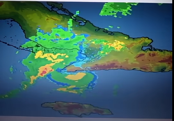 Ortiz Barceló alerta sobre impacto de lluvias y llama a extremar precauciones