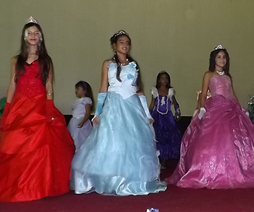 Seleccionan Perlita y corales del Carnaval infantil manzanillero