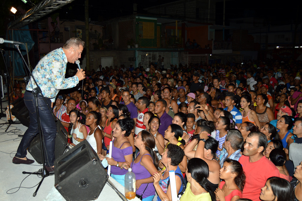 Bayameses rumbean al compás de Wil Campa y la Gran Unión