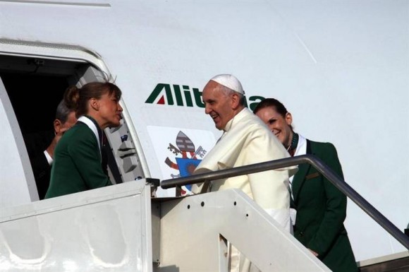 Ya vuela hacia Cuba el Papa Francisco Ya vuela hacia Cuba el Papa Francisco