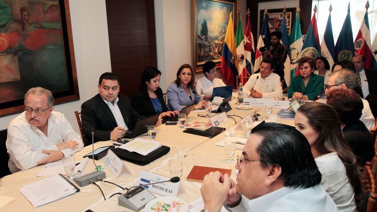 Concluye reunión del SICA; fuertes críticas a la Ley de Ajuste Cubano