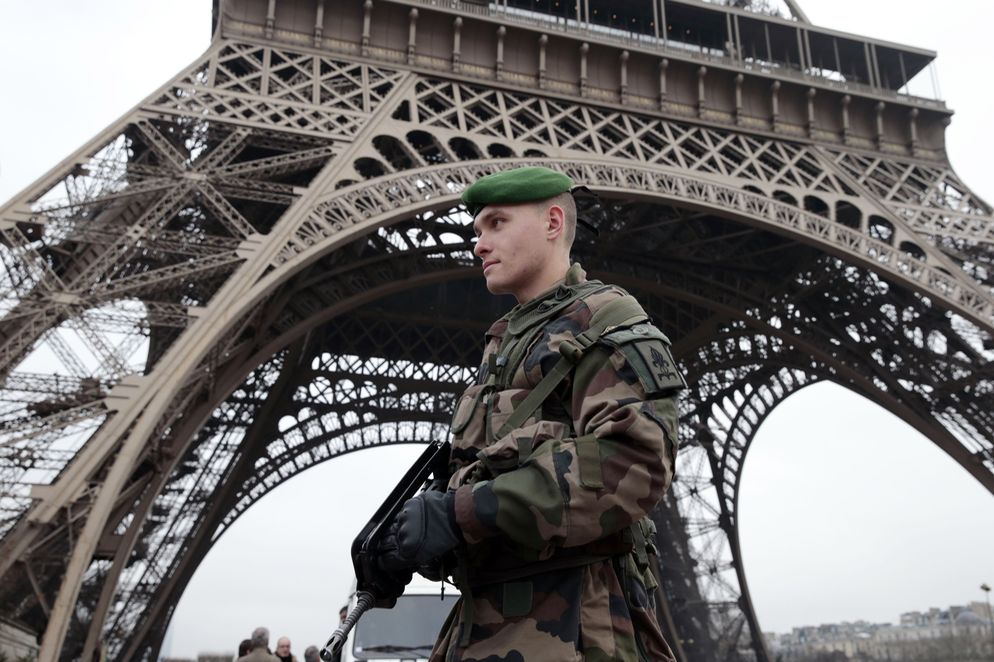 Incrementan seguridad en Francia durante últimos días de 2015 Incrementan seguridad en Francia durante últimos días de 2015