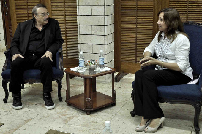 Recibe vicepresidenta de la Asamblea Nacional a Ignacio Ramonet Recibe vicepresidenta de la Asamblea Nacional a Ignacio Ramonet