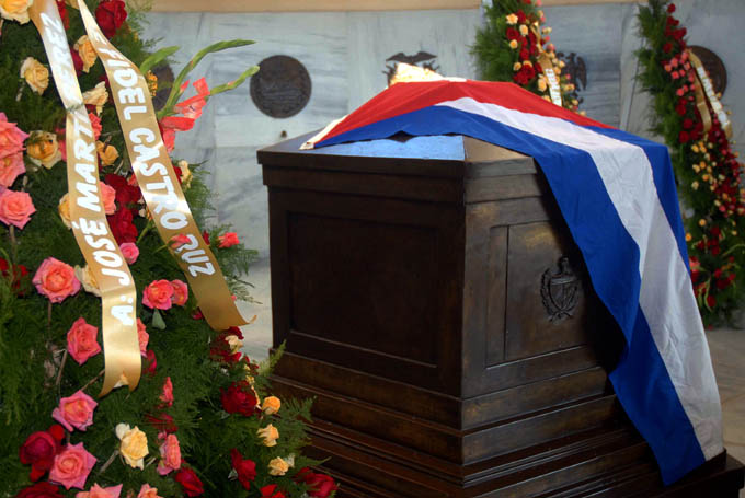 Rinden tributo al Héroe Nacional José Martí en Día de las FAR Rinden tributo al Héroe Nacional José Martí en Día de las FAR