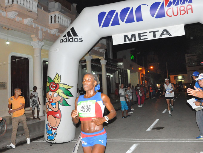 Yuleisy La O y Yudileyvis Castillo dominan maratón Quema de Bayamo Yuleisy La O y Yudileyvis Castillo dominan maratón Quema de Bayamo
