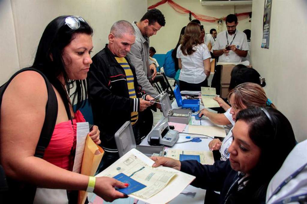 Estudian traslado de migrantes cubanos tras éxito de prueba piloto