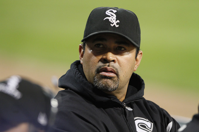 Ozzie Guillén podría dirigir equipo venezolano en Clásico beisbolero Ozzie Guillén podría dirigir equipo venezolano en Clásico beisbolero