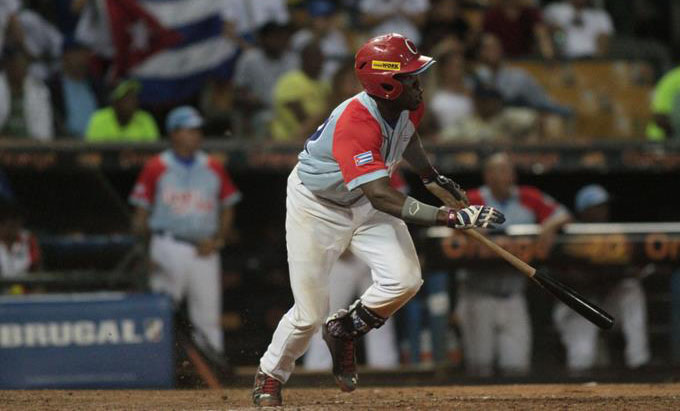 Cuba vence a Dominicana y avanza a semifinales en Serie del Caribe Cuba vence a Dominicana y avanza a semifinales en Serie del Caribe