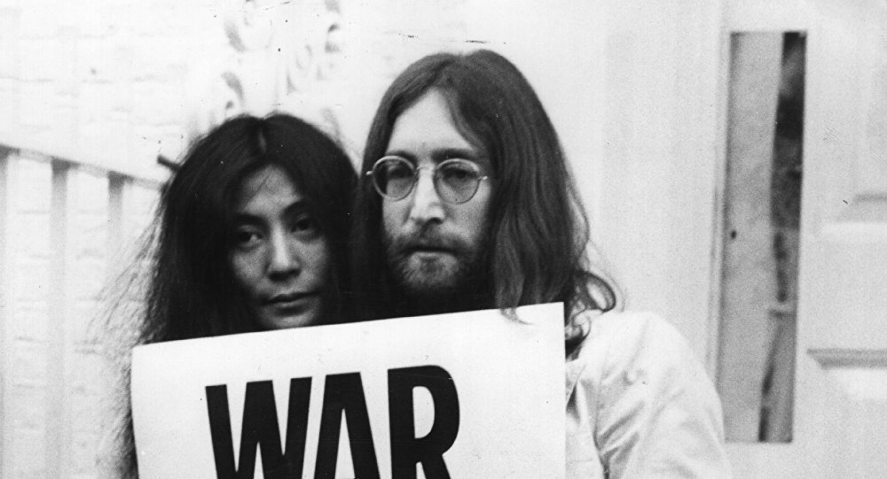 Mechón de pelo de Lennon se cotizó en 35 mil dólares Mechón de pelo de Lennon se cotizó en 35 mil dólares