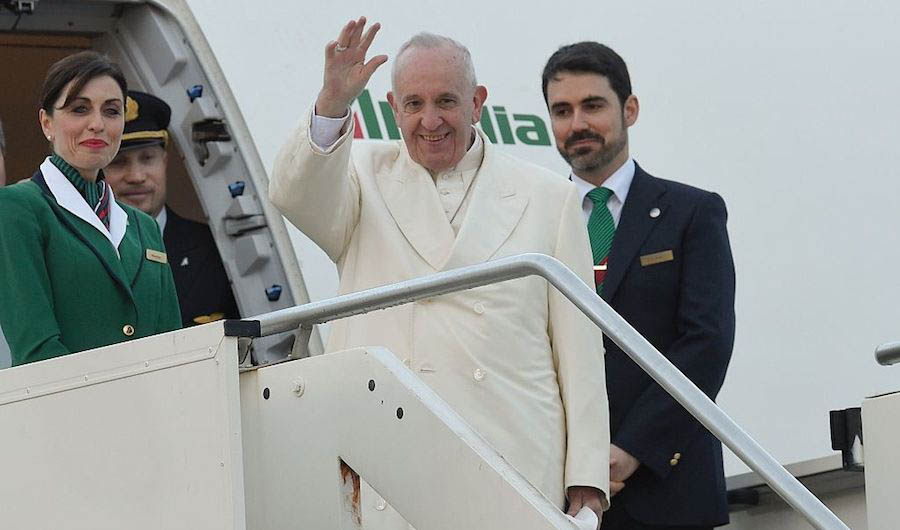 El papa Francisco se dirige a La Habana, su escala antes de viajar a México