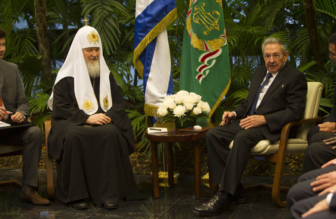 Patriarca Kirill realiza visita de cortesía a Raúl Castro (+ fotos y videos)