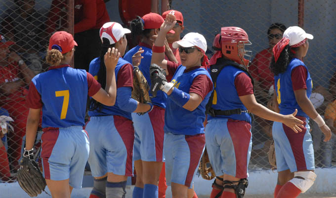 Granma recupera el título nacional del softbol femenino Granma recupera el título nacional del softbol femenino