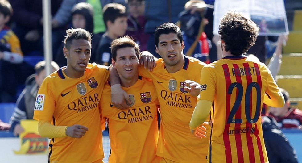 El Barça sufre, pero no cede