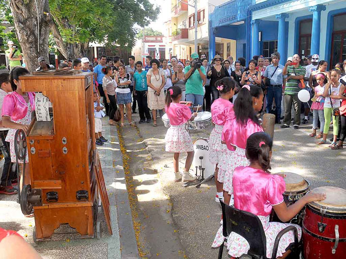 Grupos musicales protagonizan feria del patrimonio inmaterial en Bayamo Grupos musicales protagonizan feria del patrimonio inmaterial en Bayamo