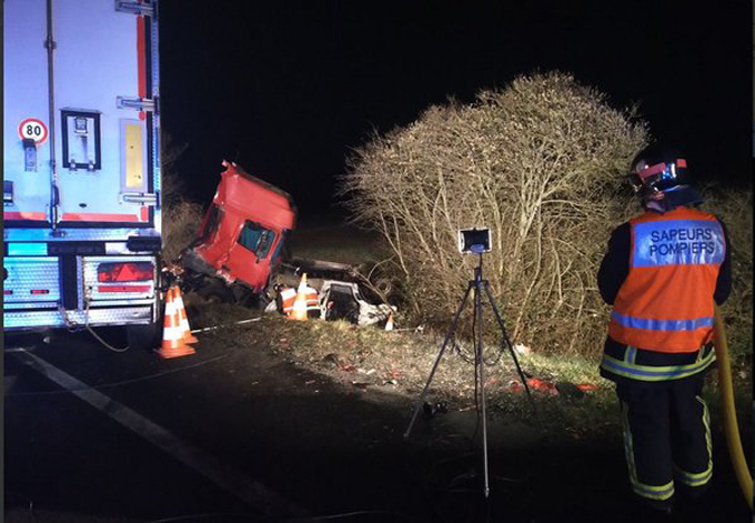 Al menos 12 muertos en accidente vial en el centro de Francia Al menos 12 muertos en accidente vial en el centro de Francia