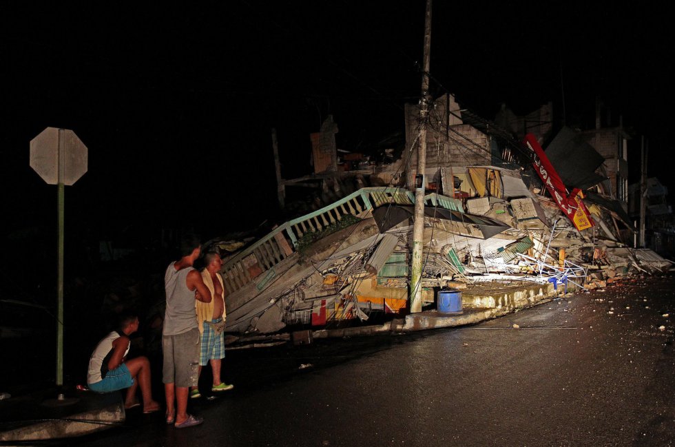 Se eleva a 272 cifra de muertos por terremoto en Ecuador Se eleva a 272 cifra de muertos por terremoto en Ecuador