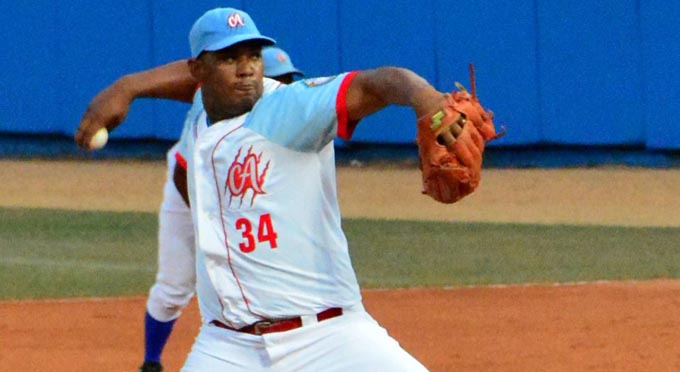 Ciego de Ávila golpea primero en gran final del béisbol cubano Ciego de Ávila golpea primero en gran final del béisbol cubano