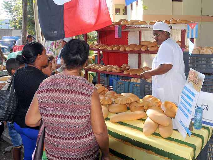 Feria en saludo al Primero de Mayo