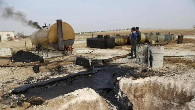 La Fuerza Aérea rusa elimina más de 200 objetivos petroleros del EI La Fuerza Aérea rusa elimina más de 200 objetivos petroleros del EI
