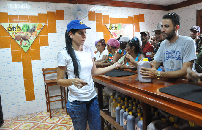 Impactan aperturas de obras económicas y sociales en Granma