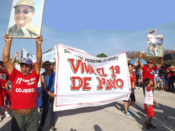 Maravilloso, masivo y contundente respaldo a la Revolución en Manzanillo