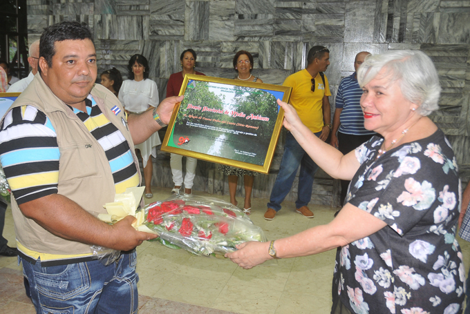Entregan en Granma Premios provinciales de Medioambiente Entregan en Granma Premios provinciales de Medioambiente