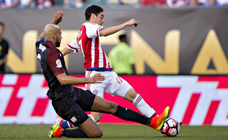 Estados Unidos logra sufrida clasificación a cuartos de final de final con triunfo de 1-0